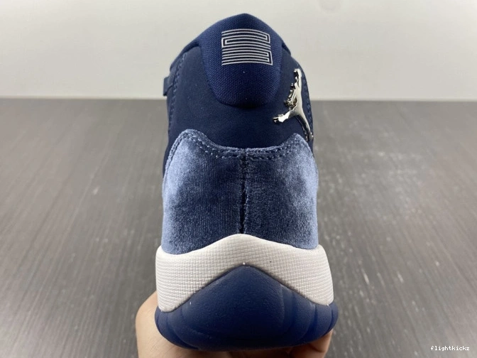 11 AR0715-441 Navy Midnight Air Jordan WMNS Velvet 0731